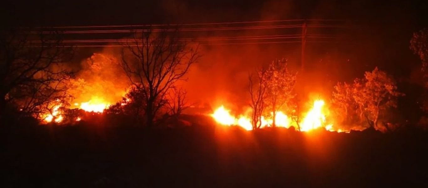 Πύρινη «κόλαση» στη Μυτιλήνη: Σε τρία σημεία το μέτωπο - Εκκενώθηκε το ΚΥΤ της Μόρια - Υποψίες για εμπρησμούς (βίντεο)